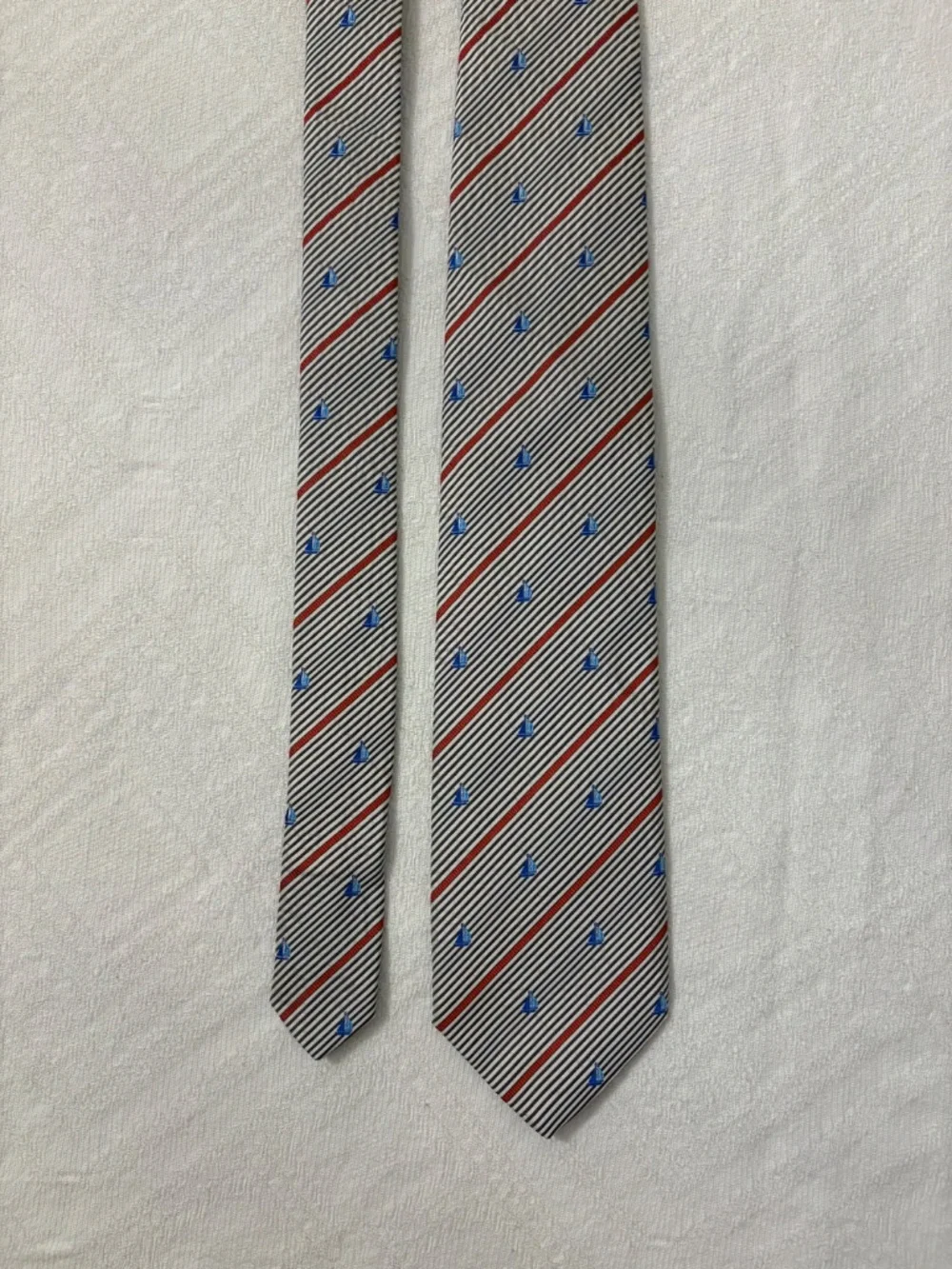 Tom James Royal Classic Silk Tie Vintage Nautical Sailboat Red Striped 3.5